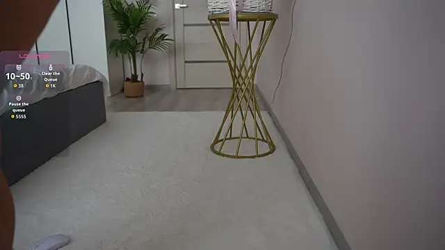 CatchMe1 online show from November 3, 8:40 am