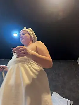 CandyShoopp online show from February 26, 7:35 pm