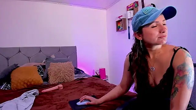 Snapshot of vanessabrown_ chatting on October 20, 3:04 pm vanessabrown online show from October 20, 3:04 pm