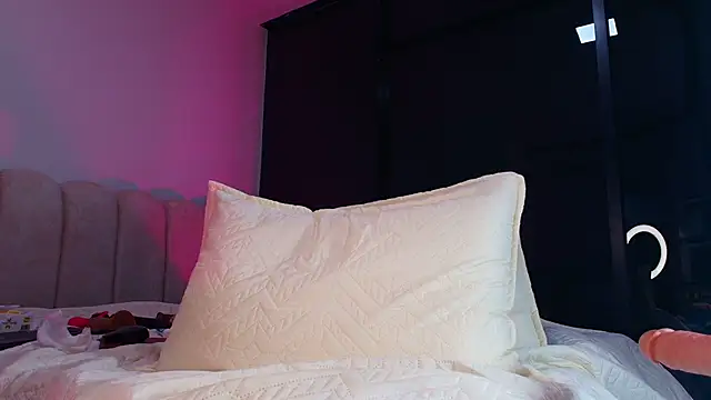 sofi decker online show from November 13, 1:32 pm