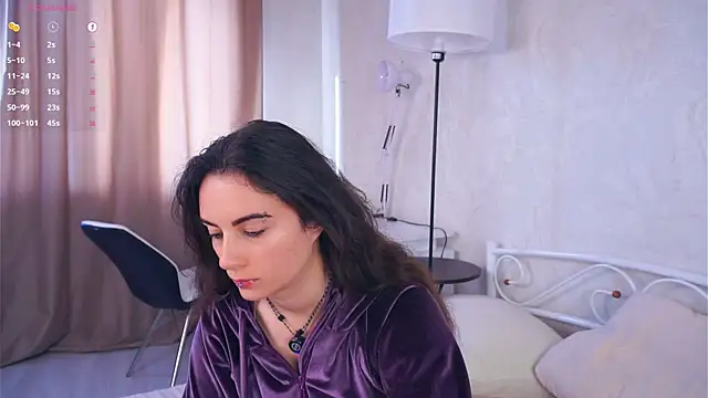 Holla Molly online show from September 18, 6:01 am