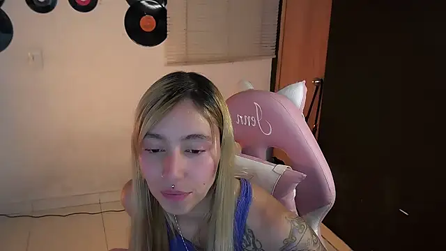 Saucy Jenn online show from April 25, 4:37 am