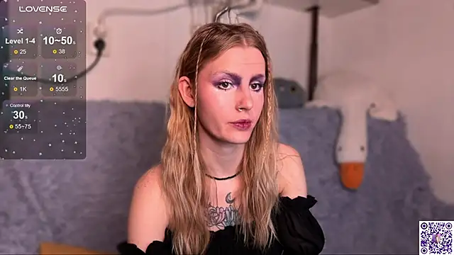 Chanel Gill online show from October 26, 6:47 pm