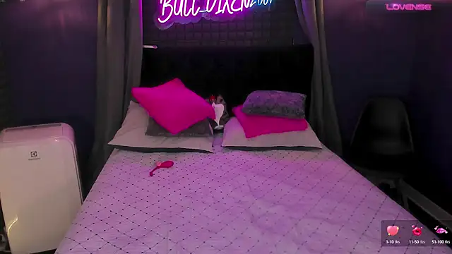 bull vixen2001 online show from September 27, 9:27 am