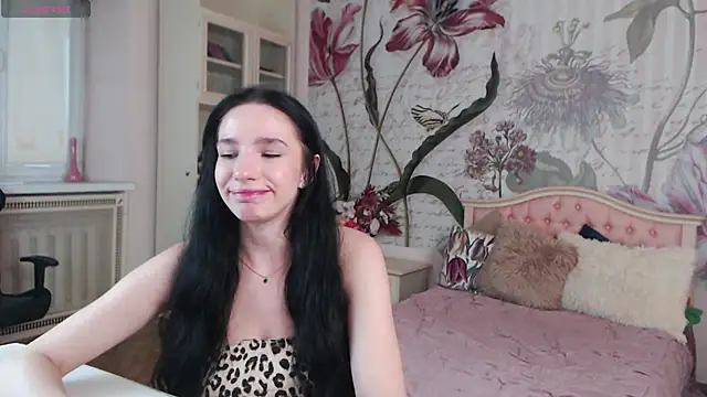 Snapshot of AliciaBow chatting on October 11, 1:14 pm AliciaBow online show from October 11, 1:14 pm