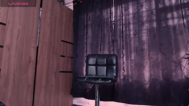 nicolstivens online show from October 24, 5:42 pm