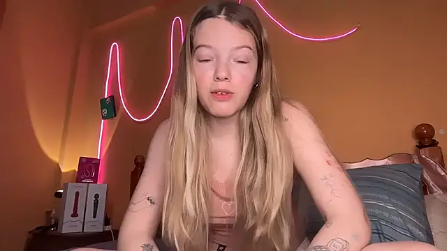 -veranito- online show from October 12, 3:09 am