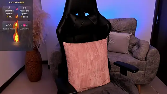 chloerossi online show from May 11, 4:03 am