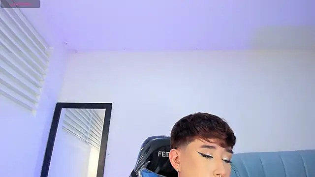 Chris boy  online show from February 18, 7:40 am