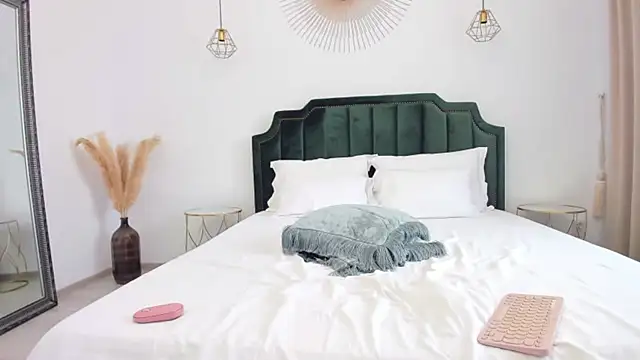 xLorenna online show from March 14, 9:43 am