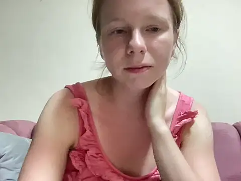 Snapshot of SweetLucy96 chatting on September 13, 3:42 pm SweetLucy96 online show from September 13, 3:42 pm