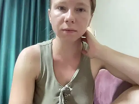 Snapshot of SweetLucy96 chatting on September 15, 10:56 am SweetLucy96 online show from September 15, 10:56 am