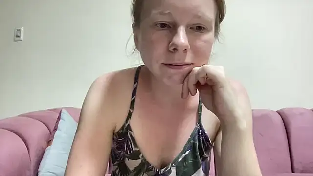 Snapshot of SweetLucy96 chatting on September 29, 3:06 pm SweetLucy96 online show from September 29, 3:06 pm