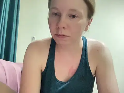 Snapshot of SweetLucy96 chatting on October 30, 7:26 pm SweetLucy96 online show from October 30, 7:26 pm