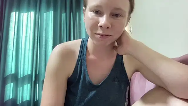 Snapshot of SweetLucy96 chatting on October 1, 12:43 pm SweetLucy96 online show from October 1, 12:43 pm