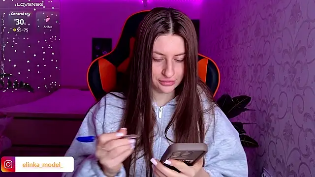 Elishka  online show from February 9, 10:01 pm