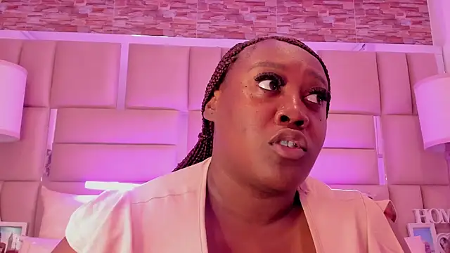 ShaniaBrownn online show from April 9, 7:19 pm