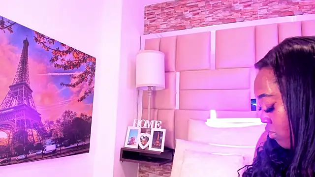 ShaniaBrownn online show from December 22, 8:23 pm