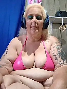 DavisDesires online show from April 2, 1:41 pm