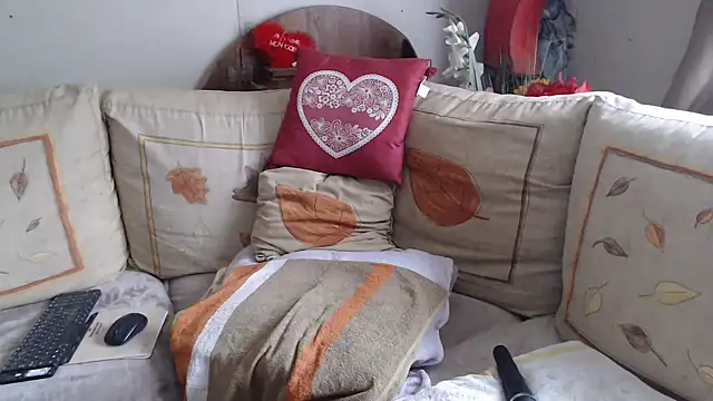 kikilove09 online show from June 2, 12:28 pm