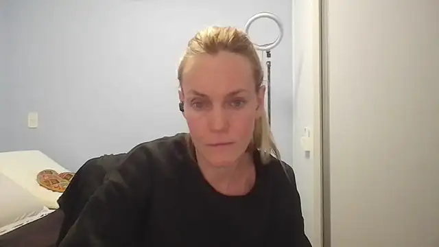 Annylove1 online show from June 7, 12:39 am