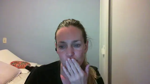 Annylove1 online show from October 19, 12:23 am