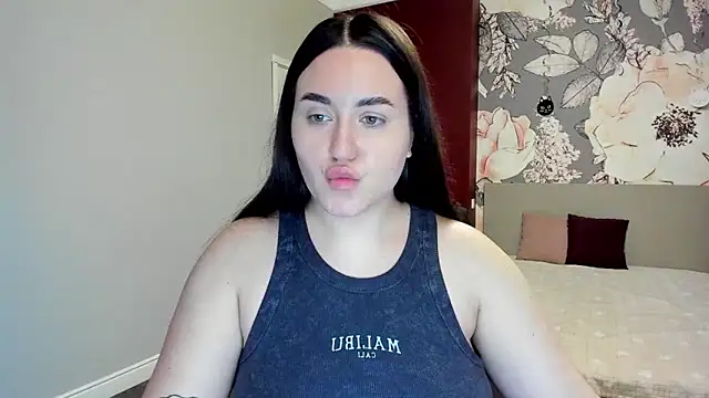 Roxie Bradley online show from February 4, 6:49 am