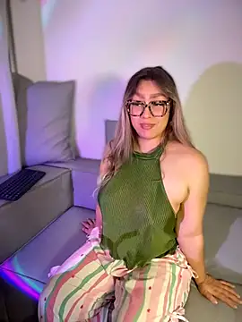 Im sophiie online show from March 29, 8:46 am