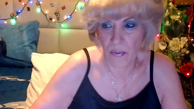 HappyWomanOn online show from March 4, 7:09 pm