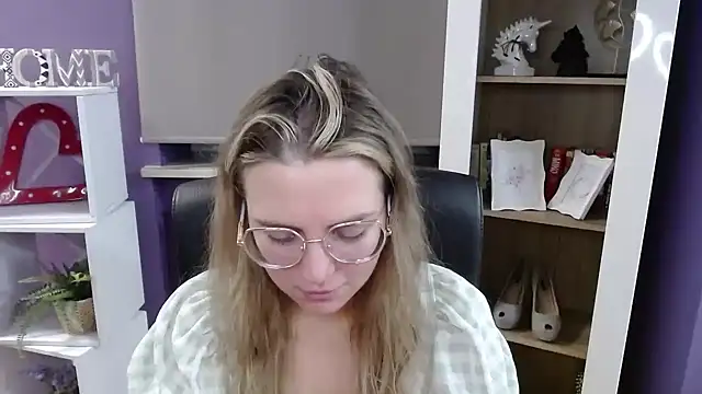 Zoey Erotic online show from November 12, 5:27 am