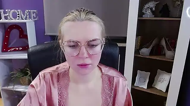 Zoey Erotic online show from February 3, 5:27 am