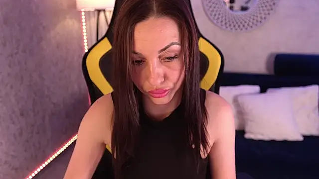 KristiiMax online show from April 2, 2:58 pm