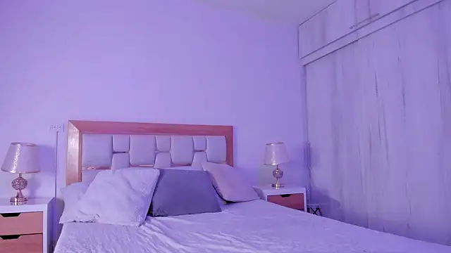 mia hank online show from January 17, 11:40 am