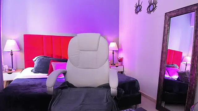  Nicoletteshea  online show from October 24, 8:27 pm