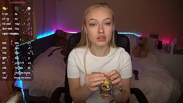 AmandaFiree online show from October 10, 6:40 am