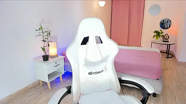 carleee winter online show from March 4, 1:56 am