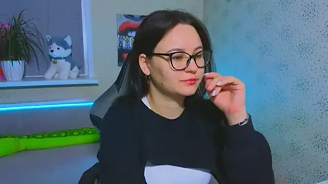 EsterLogan online show from December 2, 10:50 am