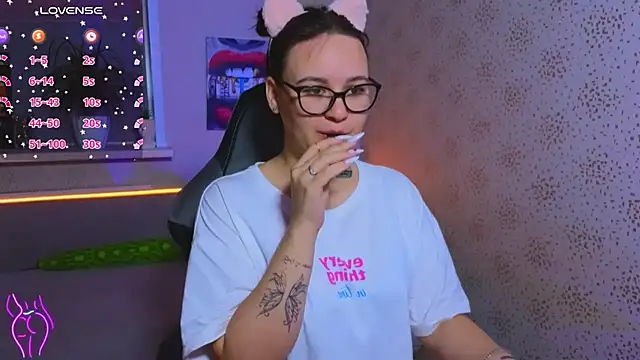 EsterLogan online show from September 28, 1:38 pm