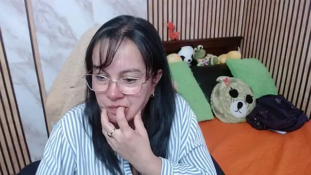 Sonialorens  online show from September 25, 10:51 pm