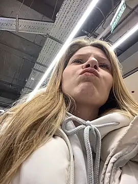 MaryHiggins online show from November 19, 8:03 am