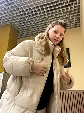 MaryHiggins online show from November 24, 4:09 pm