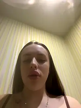 Lisaaan online show from December 21, 12:53 pm