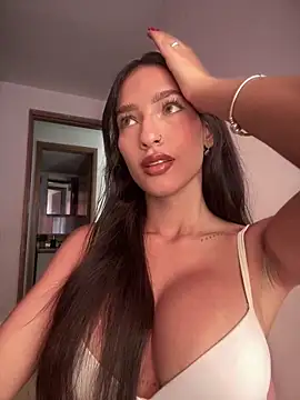 DulceLenns online show from November 10, 6:25 pm