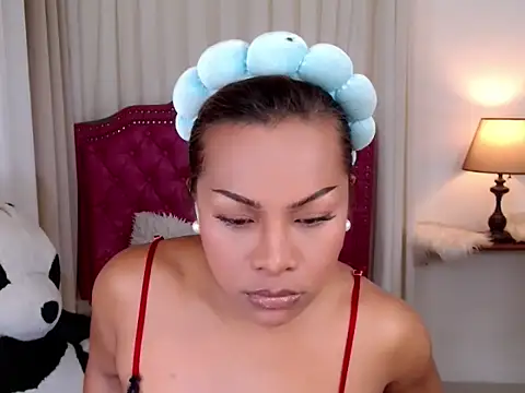 Snapshot of DreamLADYBOY chatting on October 5, 10:26 pm DreamLADYBOY online show from October 5, 10:26 pm