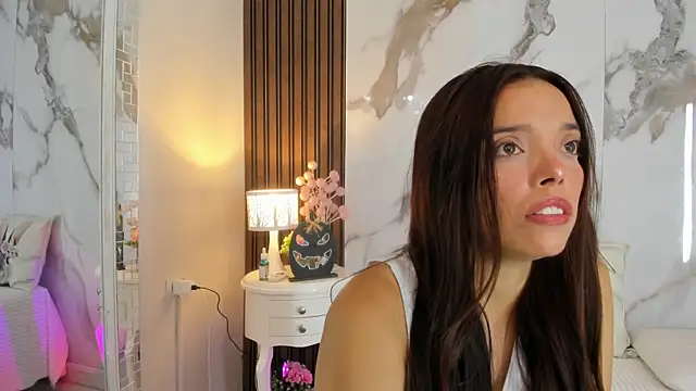 Snapshot of hannahill69 chatting on October 9, 5:00 am hannahill69 online show from October 9, 5:00 am