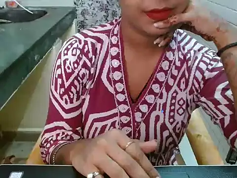 Snapshot of LovingPihu chatting on October 15, 6:27 am LovingPihu online show from October 15, 6:27 am