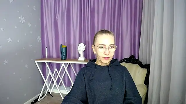 Snapshot of queen_a_n_i chatting on September 20, 10:24 am queen a n i online show from September 20, 10:24 am
