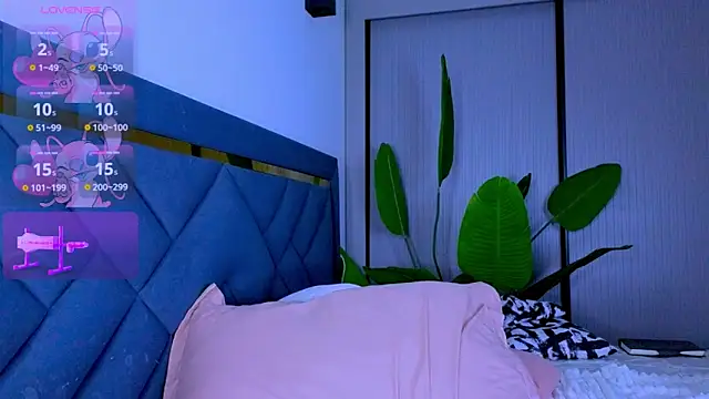 Mia Tin online show from March 30, 8:08 pm