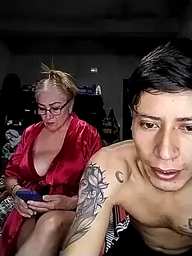 Snapshot of Sexytaty2022 chatting on December 2, 10:38 am Sexytaty2022 online show from December 2, 10:38 am