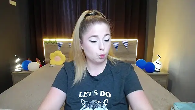 Snapshot of JessikaDaniel chatting on October 4, 6:30 am JessikaDaniel online show from October 4, 6:30 am
